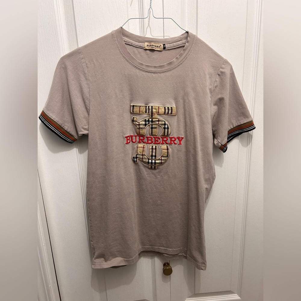 Burberry T-Shirt • size medium